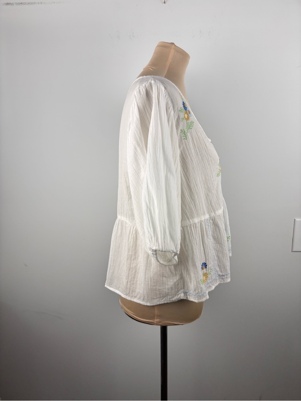 Old Navy Blouse Women M White Floral Peplum Boho Embroidered Gauze Sheer Peasant - Picture 4 of 9